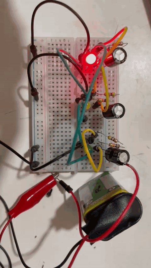 Circuito real montado na protoboard.